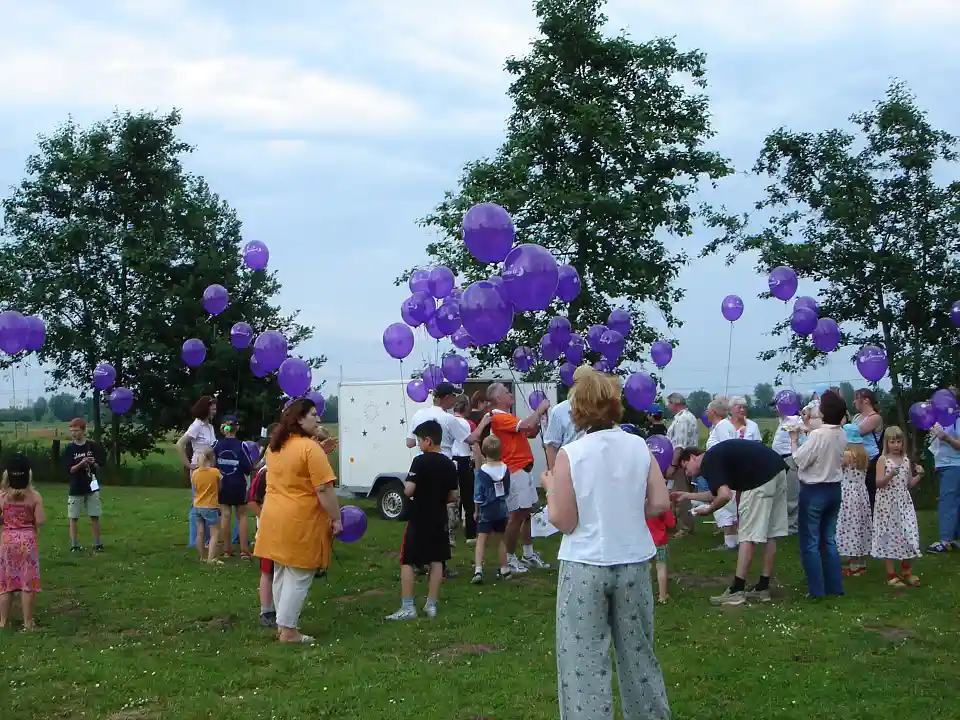 Vor dem Luftballonflug bei der 100-Jahr-Feier