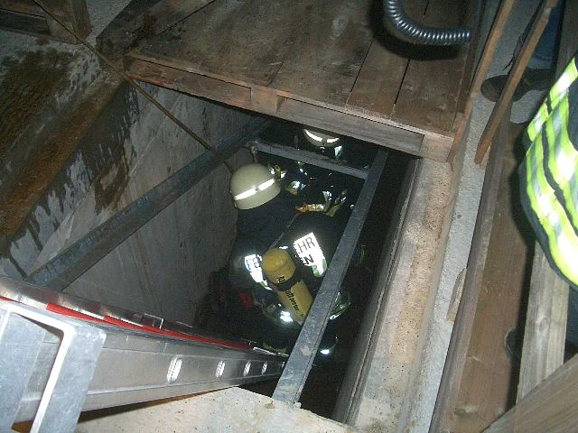 FF Strom im &Uuml;bungseinsatz mit Atemschutz