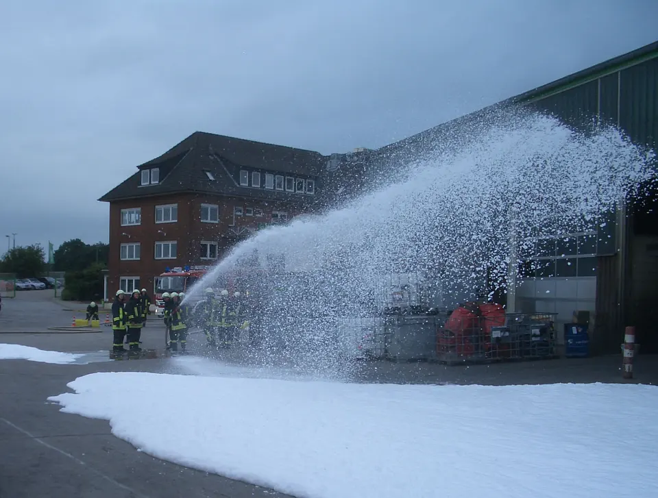 Schaum&uuml;bung der FF Strom
