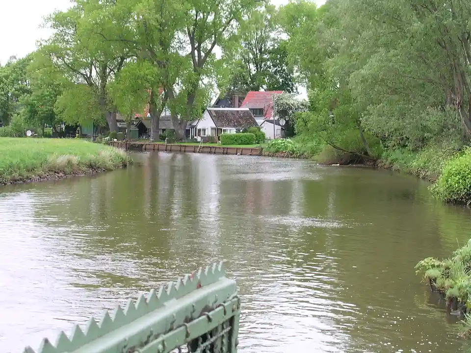 Ochtum beim Stauwerk im Naturschutzgebiet