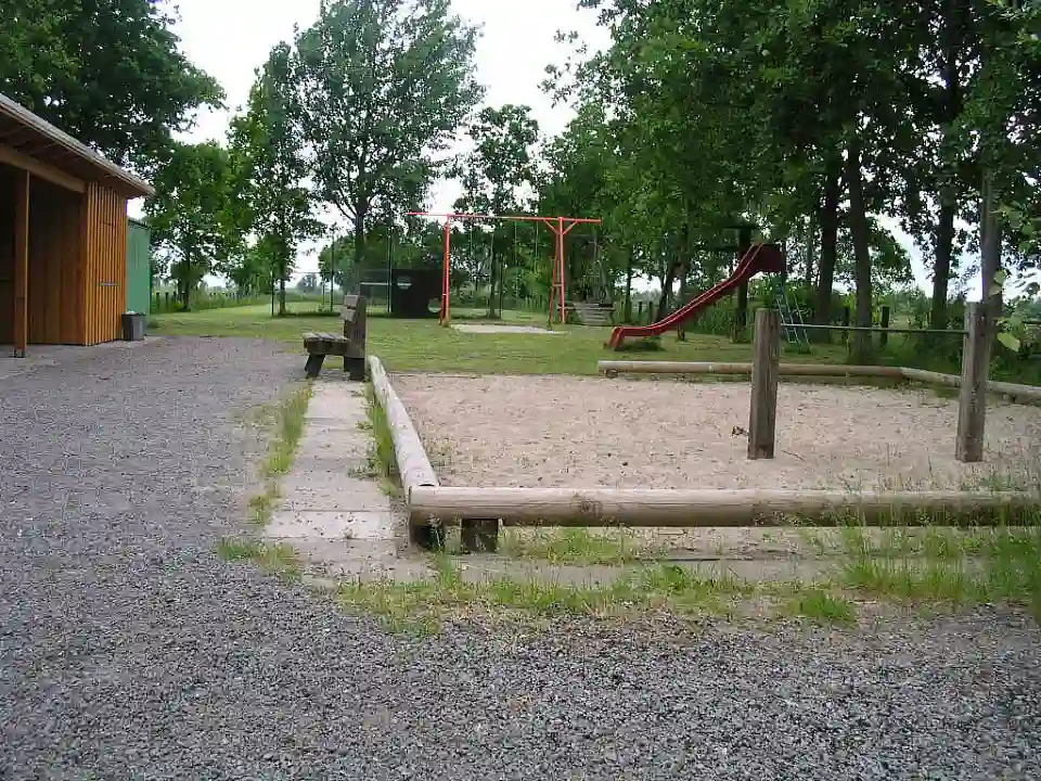 Spiel- und Bolzplatz in Strom